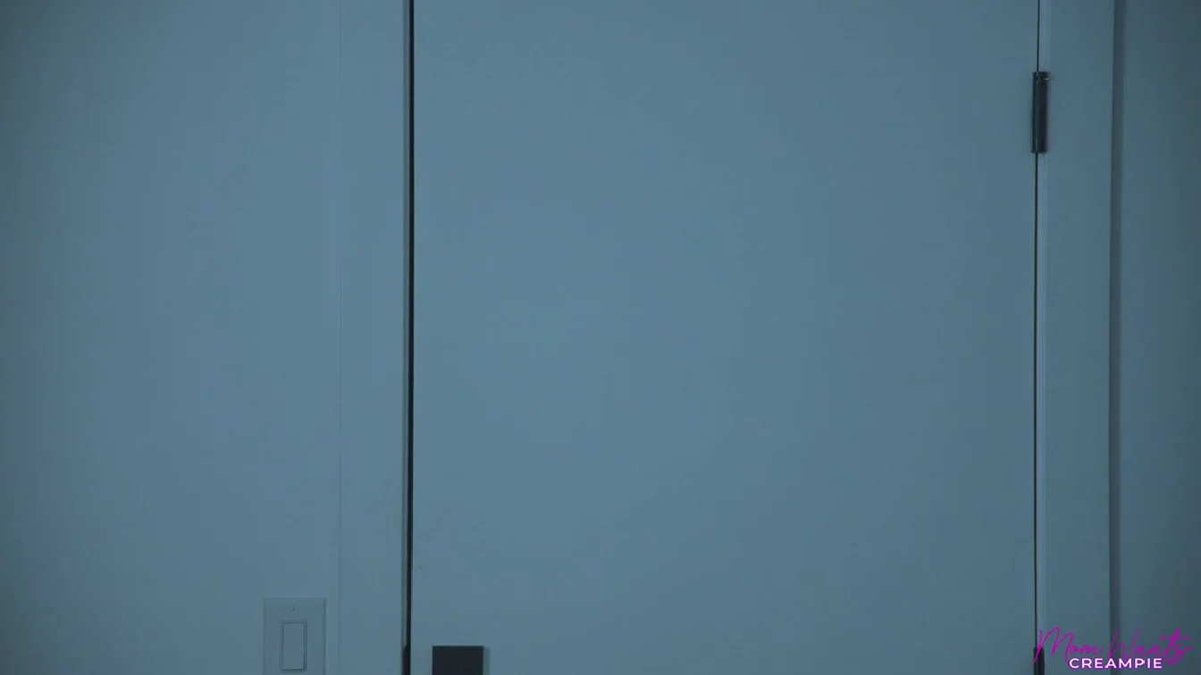 MomWantsCreampie Taylor Vixxen Stepmom Gets Caught Naked XXX